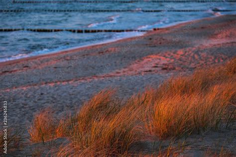 Abends an der Küste der Ostsee Stock Foto Adobe Stock