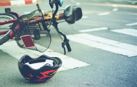 Ciclista Fica Ferido Ap S Acidente Carro Em Blumenau Misturebas News