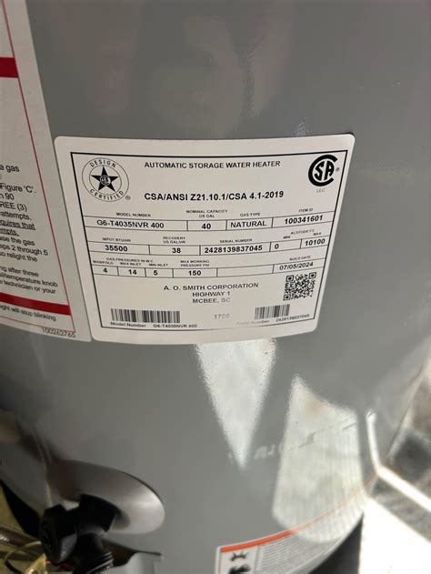 AO Smith Signature 40 Gallon Natural Gas Hot Water Heater - Space