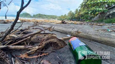 Berserakan Kotori Pantai Karanghawu Dispar Sukabumi Sebut Sampah