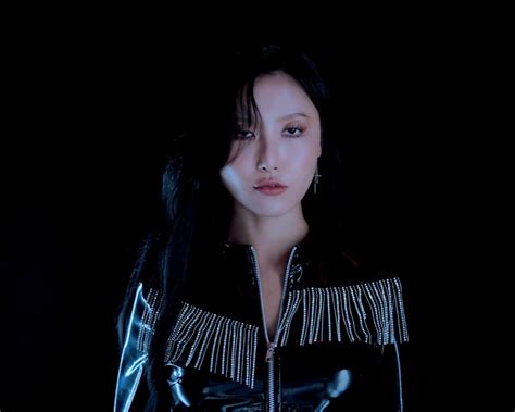 Hwasa Mamamoo Mic On Teaser Mamamoo South Korean Women Kpop