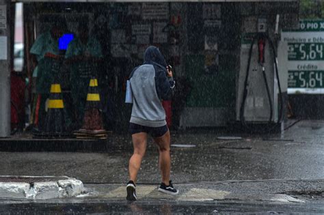 A Gazeta Chuva forte provoca alagamentos na Grande Vitória veja vídeos