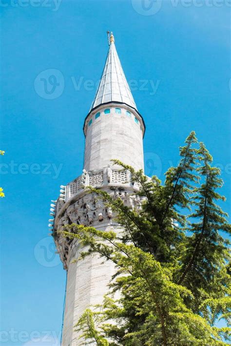 Minaret of a Muslim mosque 17087876 Stock Photo at Vecteezy