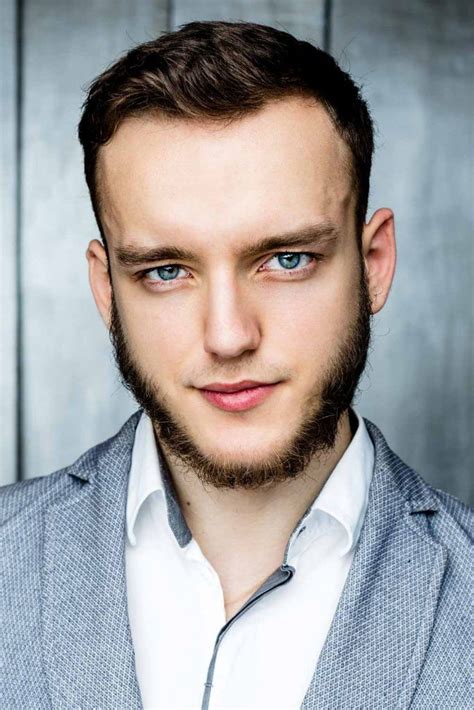 A Complete Guide To A Beard Without Mustache | MensHaircuts.com