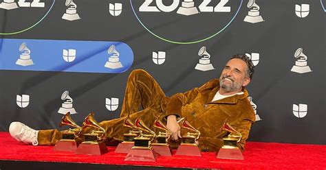 Drexler Páez Y Bunny Arrasan En Premiere Del Latin Grammy Ella