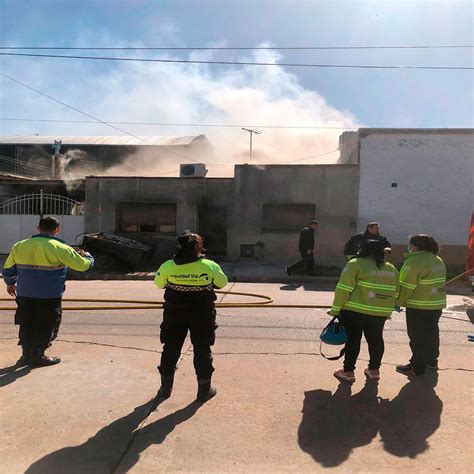 Un voraz incendio destruyó y dejó a una familia prácticamente sin nada