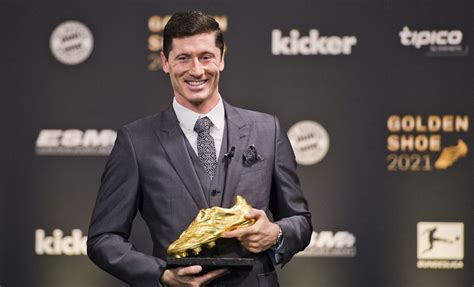 Auszeichnung für FC Bayern Stürmer Lewandowski erhält Goldenen Schuh