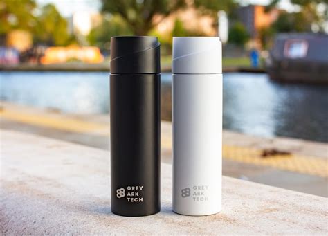 Smart purifying and sterilizing water bottle - Geeky Gadgets