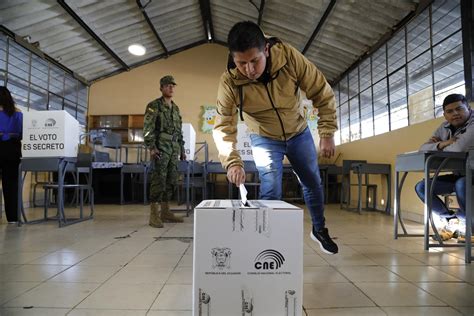 Abren Los Centros De Votación En Ecuador Para La Elección Presidencial