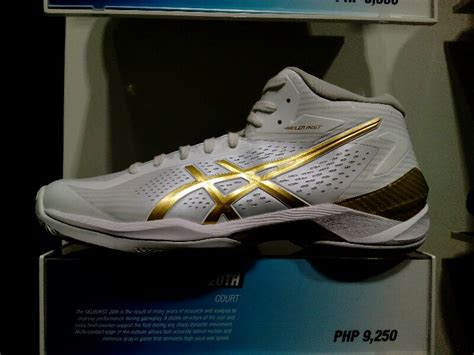 Asics tries the basketball world once again