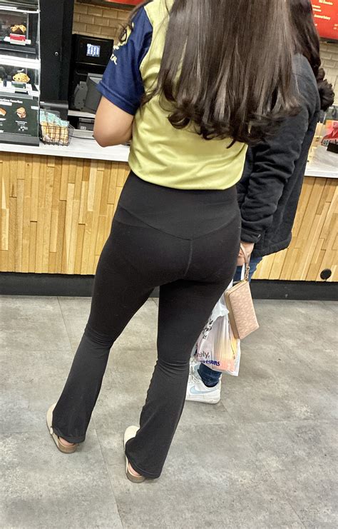 Petite Latina VPL Spandex Leggings Yoga Pants Forum