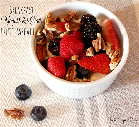 Breakfast Yogurt and Oats Fruit Parfait