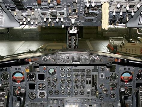 See Inside the Boeing 737-200 Being Converted Into an Airbnb; OMG Fund - Business Insider