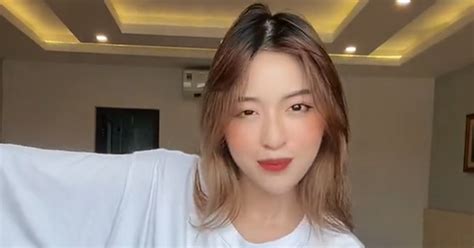Hot Girl Tr Ng R N B T Trend Tiktok Nh Ng Netizen Ch Nh T L Kh Ng Gian Khu C Ch Ly