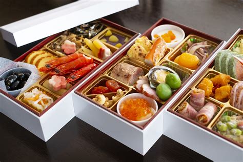 人気の通販おせちをランキング形式で紹介！料亭や有名店の高級おせち、食材にこだわった贅沢おせちなど、人気の高いおせち通販だけを紹介しています