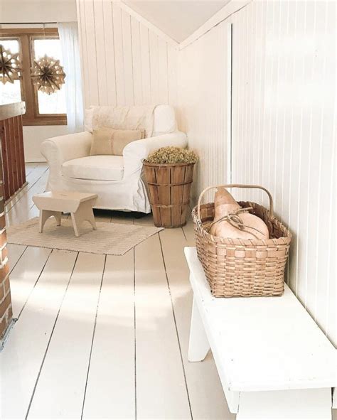 24 White Shiplap Design Ideas for a Charming Space