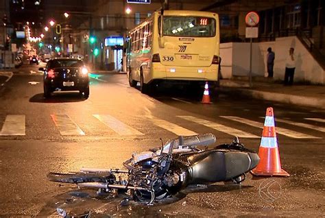 G1 Motociclista Fica Ferido Em Colisão Com ônibus No Centro De Juiz