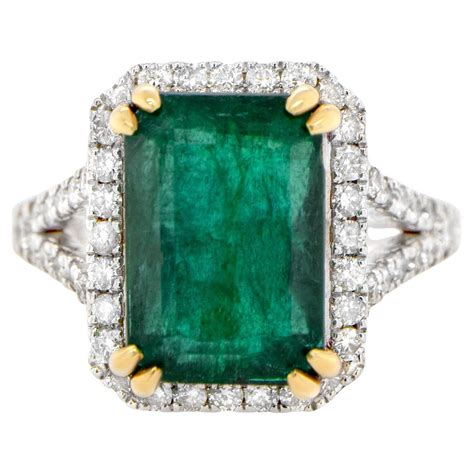 Emerald Ring With Diamond Setting 718 Carats 18k Gold For Sale At 1stdibs