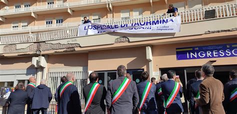 Reparti Chiusi E Ccpm A Rischio La Protesta Dei Sindaci Gi Le Mani