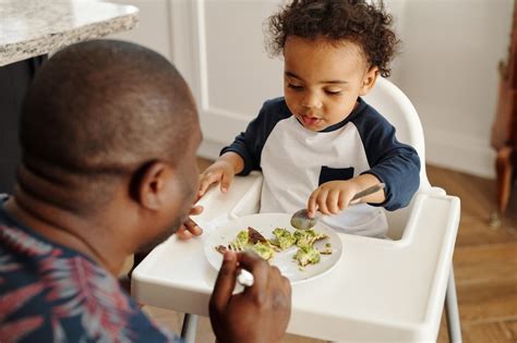 Come Insegnare Ai Bambini A Mangiare Con Le Posate Consigli Pratici