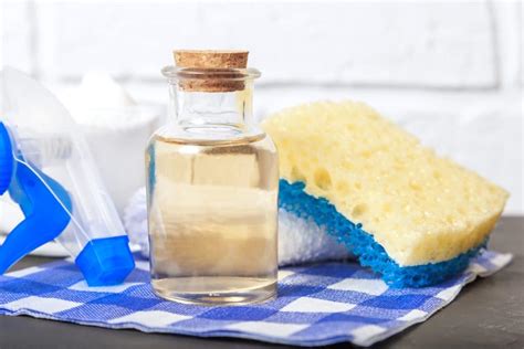 Reasons To Use Vinegar In Laundry - OutsideResource