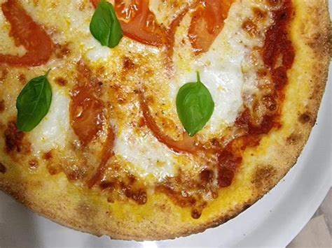 Pizza Margherita Con Mozzarella Di Bufala Kader Food