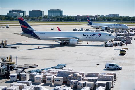 Movimentação de carga aérea e correio avança nos cinco meses deste ano