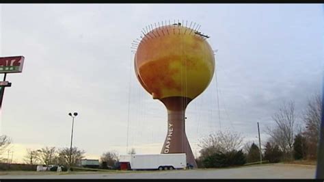 Gaffney's Peachoid gets a facelift