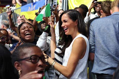 Meghan Markle Waves Nigerian Flag At The Invictus Games Here S Why