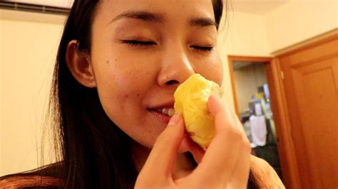 Japanese Girl Finally Finds The Best Durian In Hong Kong Youtube