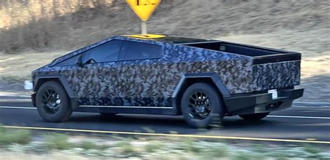 New Dark Digital Camo Tinted Cybertruck Appears On The 280 In Ca 🤳