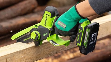 Купить Цепная мини пила аккумуляторная Greenworks G24MCS10, 24V, 10см ...