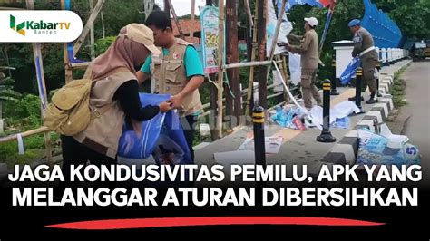 Jaga Kondusivitas Pemilu Petugas Gabungan Bersihkan Alat Peraga