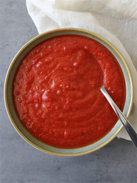 Easy Pizza Sauce • The Candid Cooks