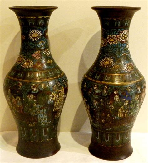 Lot Paire De Vases De Forme Balustre En Bronze D Cor En Mail