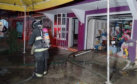 Incendio en casa manda al hospital a adulta mayor en Mazatlán