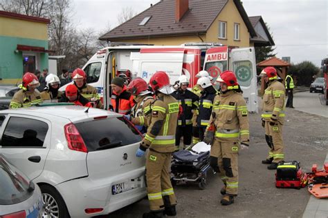 Wypadek Na Drodze Wojew Dzkiej W Stalach Zderzy Y Si Dwa