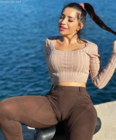 Hot Brunette Babe In Tight Pants Cameltoe Hgct Thesexier