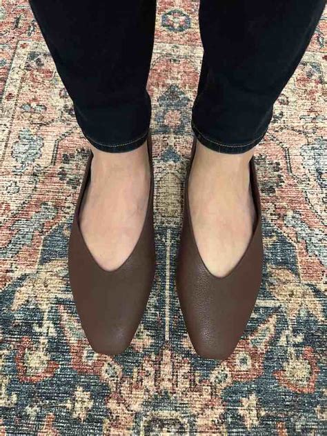 Katie Holmes Ballet Flats Are The Perfect Transitional Shoe Wellgood