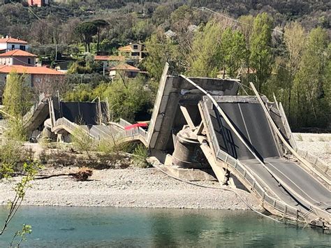 Crollo Del Ponte Di Albiano Magra 17 Iscritti Nel Registro Degli