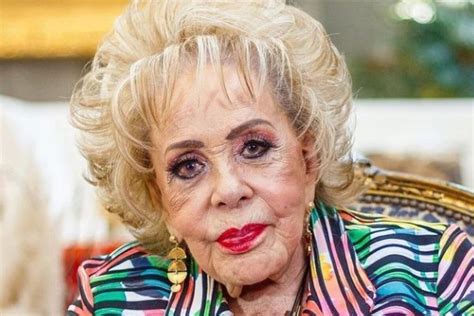 Hijos de Silvia Pinal se reúnen para celebrar el cumpleaños 92 de su