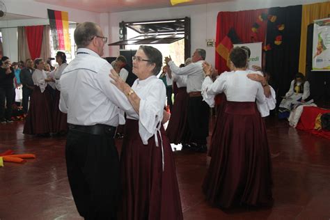 11° Encontro De Danças Folclóricas Animou O Domingo Chuvoso