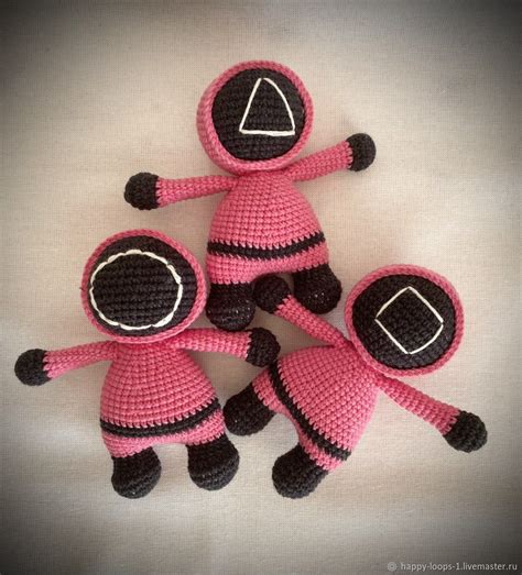 Вязаный розовый солдатик из игры в кальмара в интернет-магазине на ...