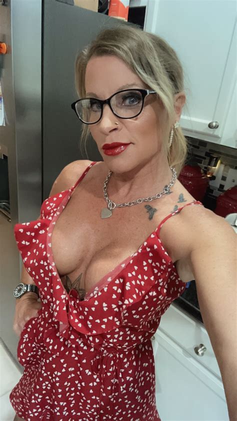 Kristikreamvip Onlyfans Paramedic Milf S Daily Playful Posts