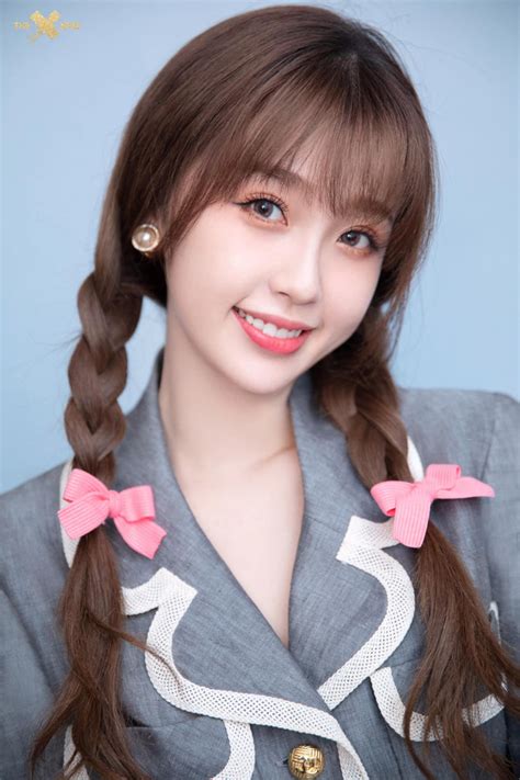 Trợ giảng hot nhất Cbiz hôm nay Ngu Thư Hân visual siêu xinh từ thánh lố cuồng Lisa thành nhân