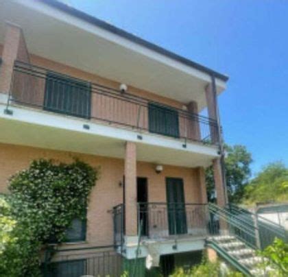 Villette A Schiera Con Giardino Privato In Vendita Nel Quartiere Selva