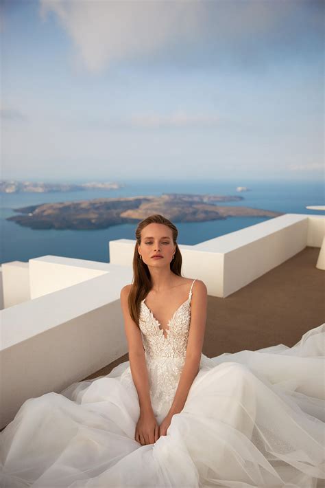 White Island : Wedding dress – 317 Lola