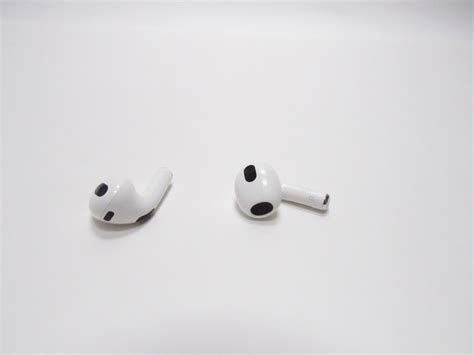 Apple AirPods A2566 Wireless Bluetooth Earbuds White