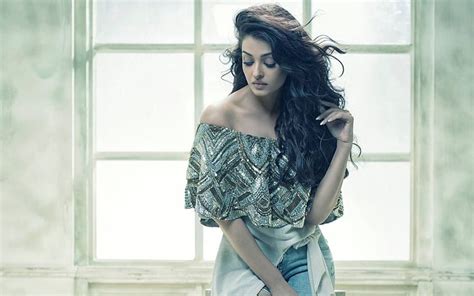 Aishwarya Rai Hot And Beautiful Wallpapers And Pictures