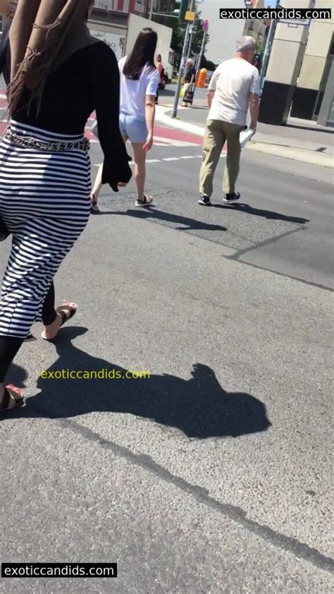 Hijabi Ass Popping Out Exotic Candids